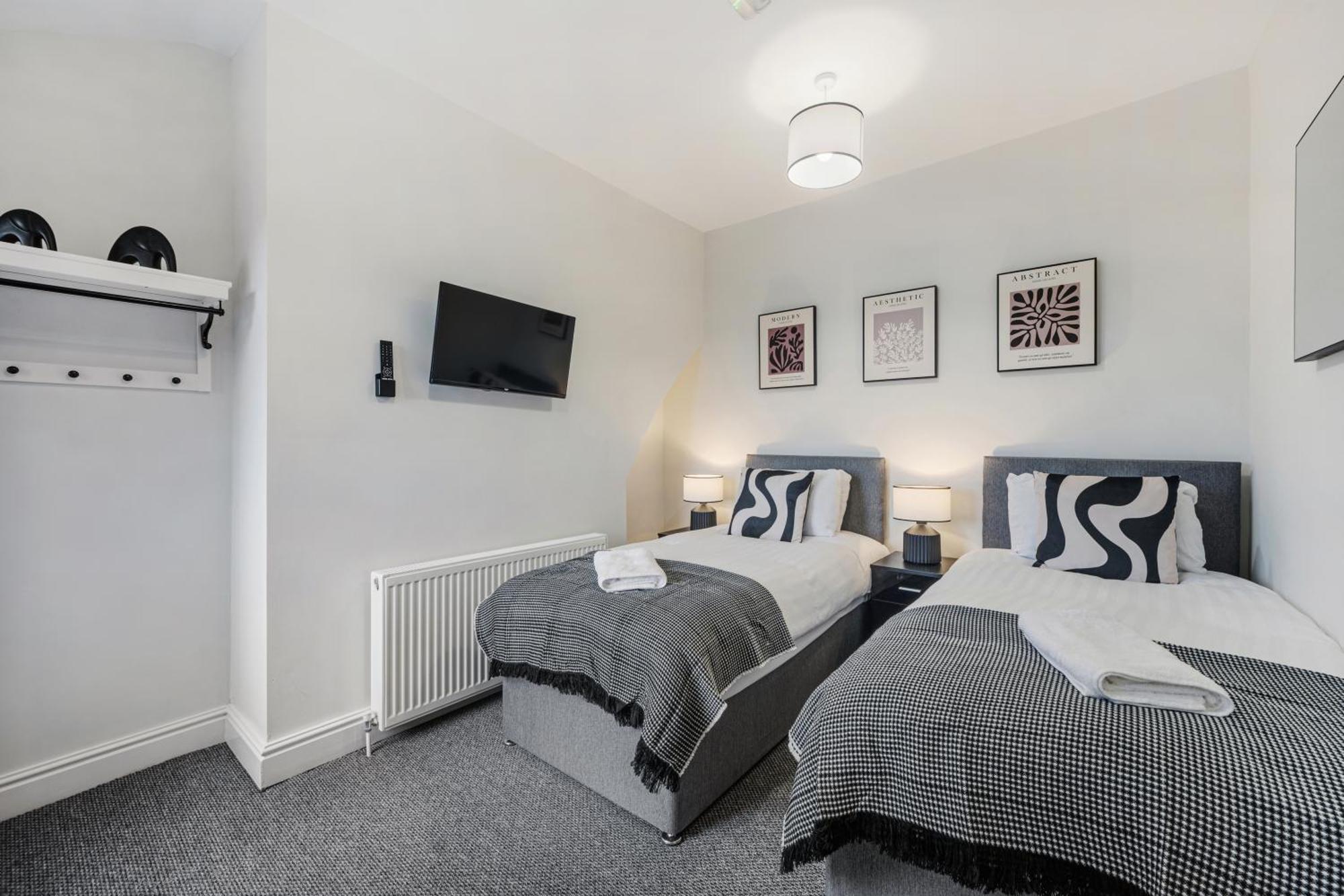 Air Host & Stay - Anfield Cosy Stays, Sleeps 14 Liverpool Exterior foto